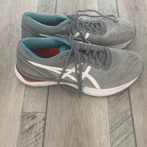 Women’s ASIC gel Nimbus running shoes